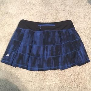 Lululemon size 6 skirt